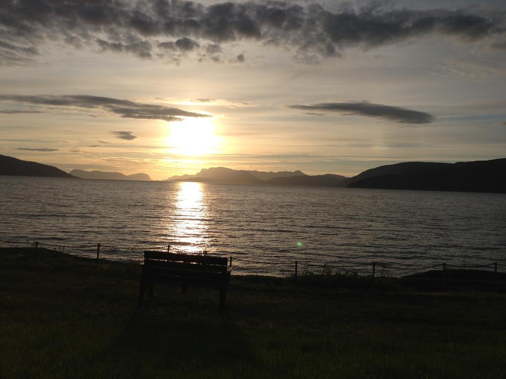 Brekkestranda Fjordhotel Brekke  ภายนอก รูปภาพ
