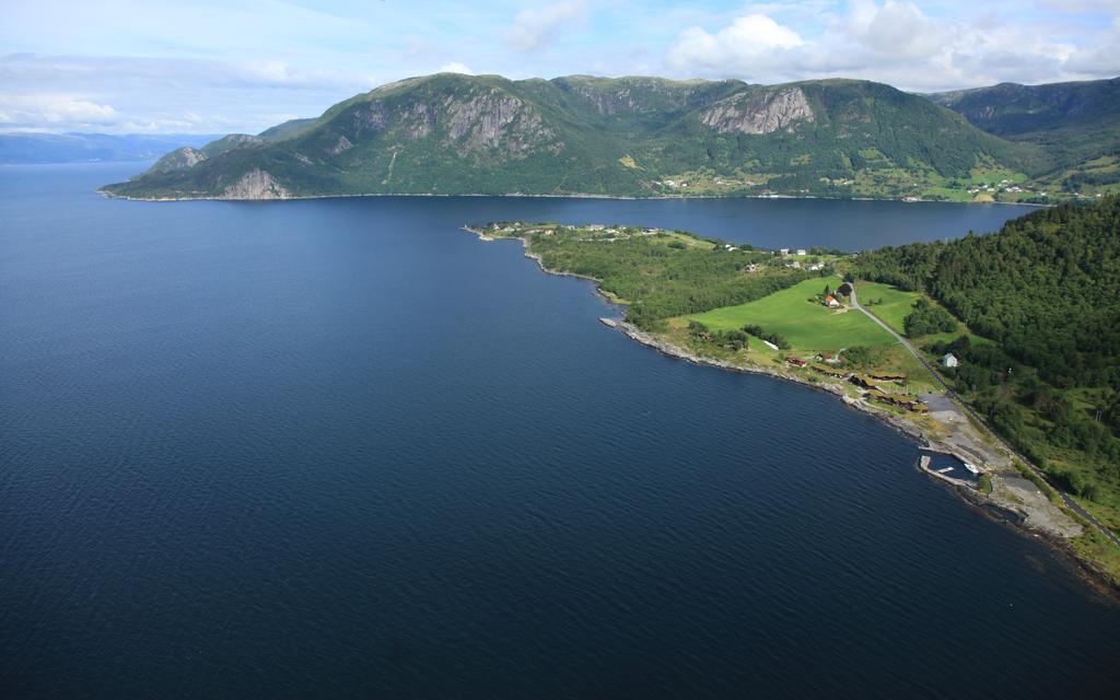 Brekkestranda Fjordhotel Brekke  ภายนอก รูปภาพ