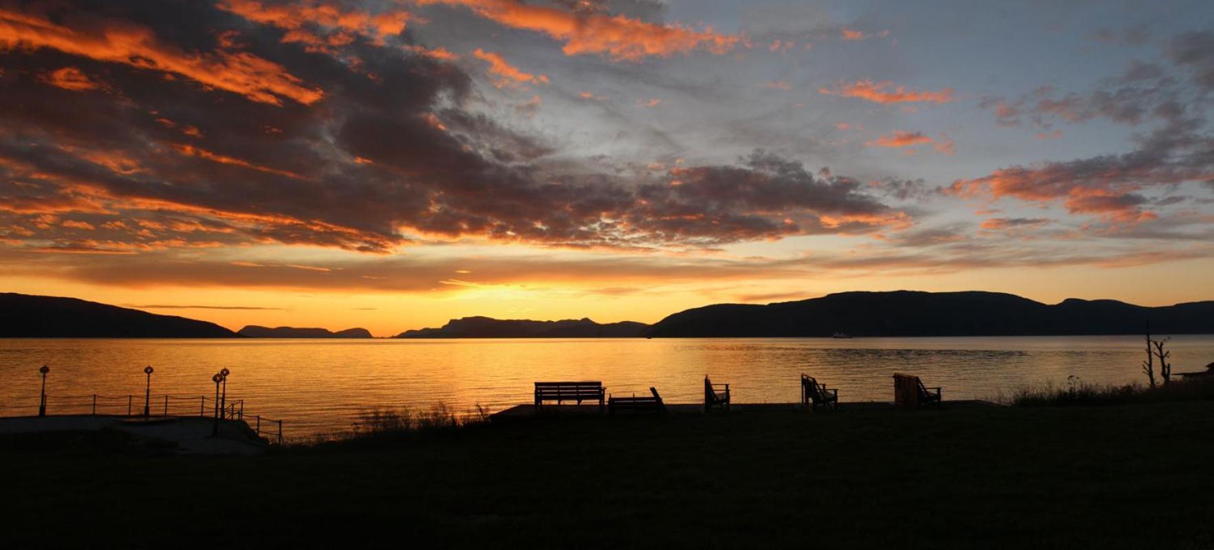 Brekkestranda Fjordhotel Brekke  ภายนอก รูปภาพ