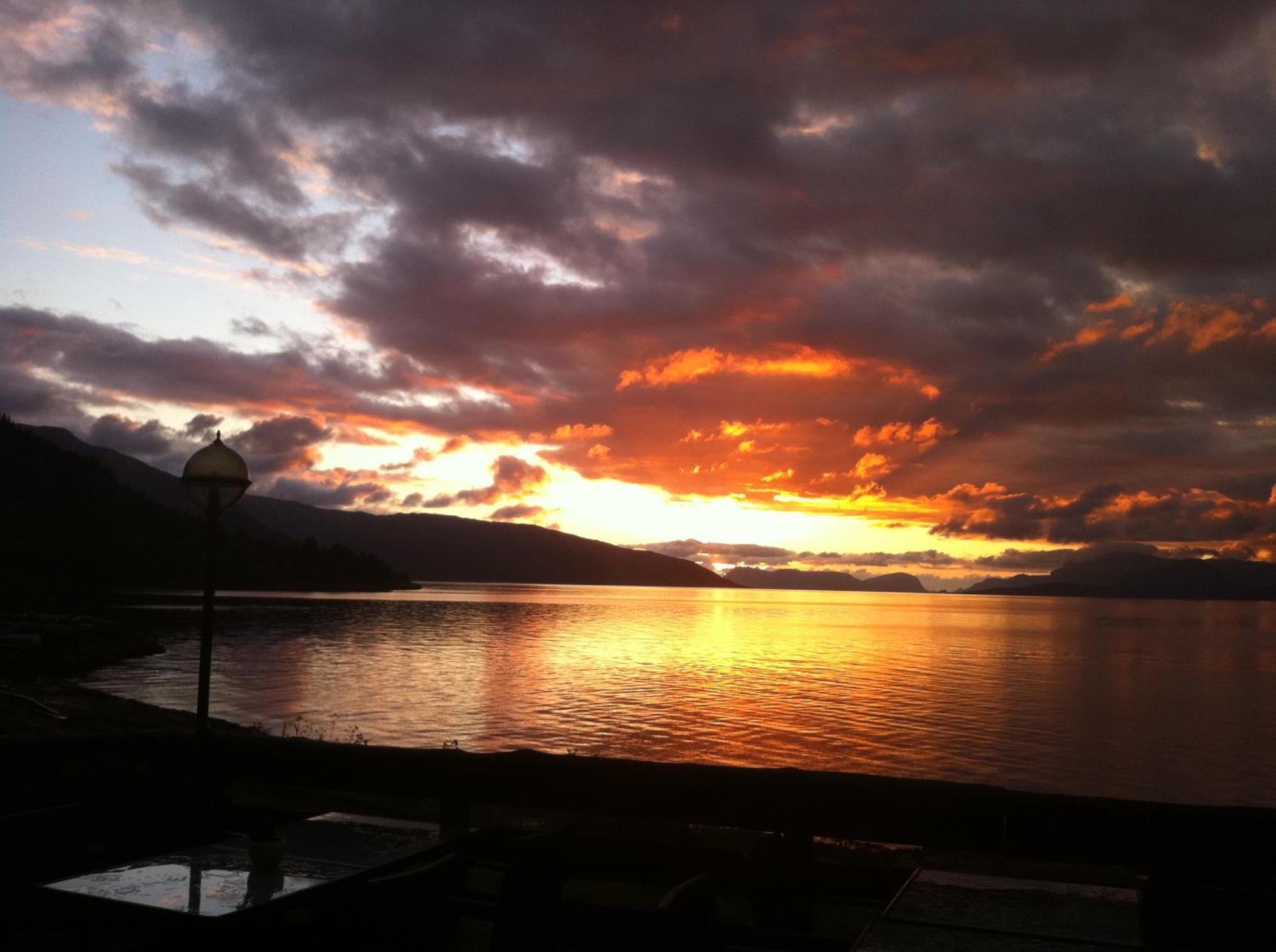 Brekkestranda Fjordhotel Brekke  ภายนอก รูปภาพ
