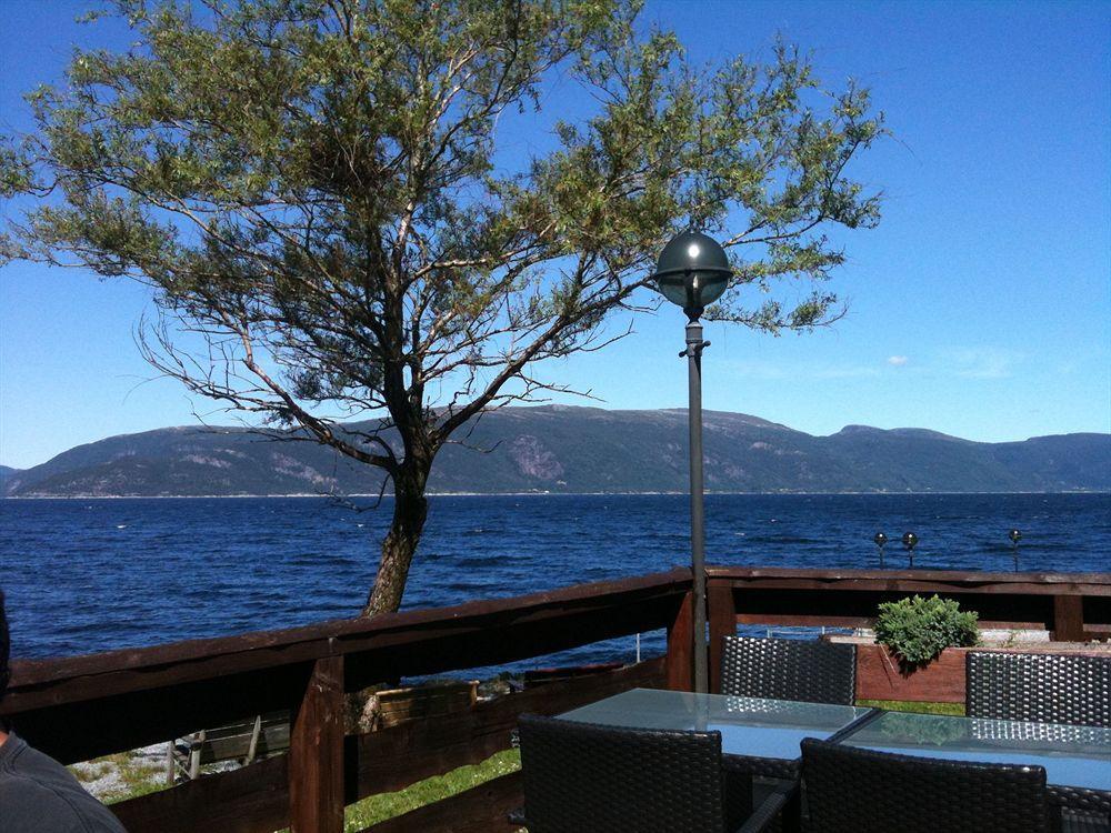 Brekkestranda Fjordhotel Brekke  ภายนอก รูปภาพ