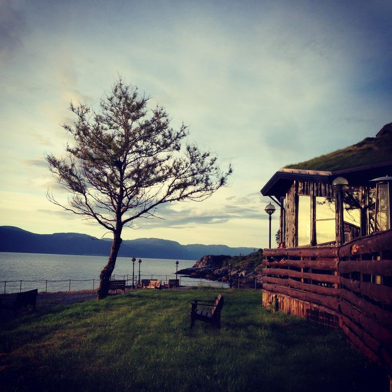 Brekkestranda Fjordhotel Brekke  ภายนอก รูปภาพ