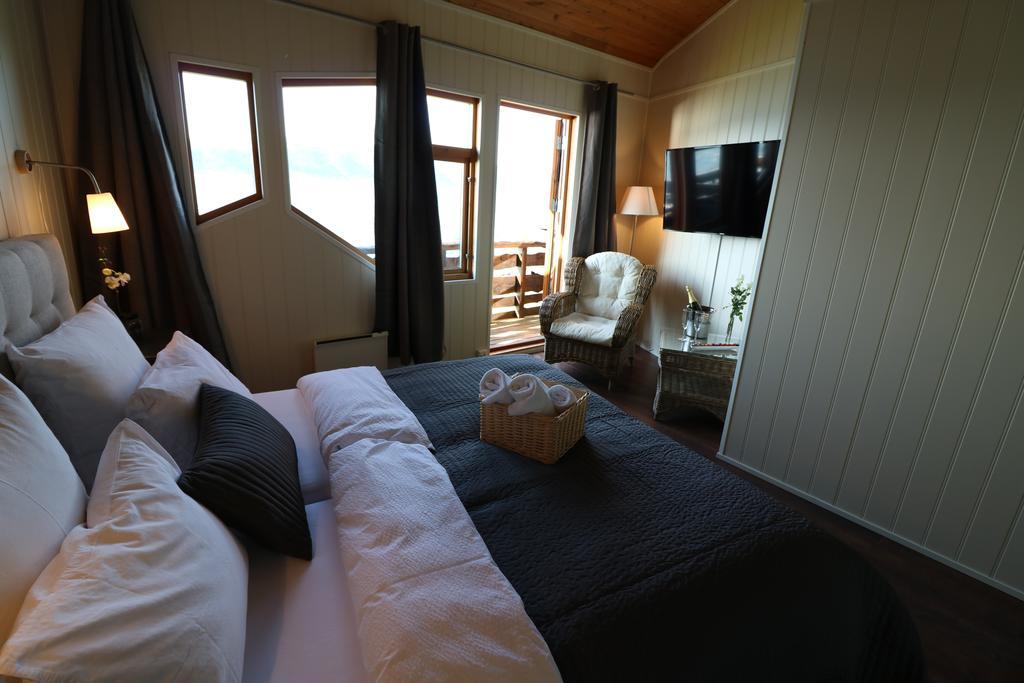 Brekkestranda Fjordhotel Brekke  ภายนอก รูปภาพ