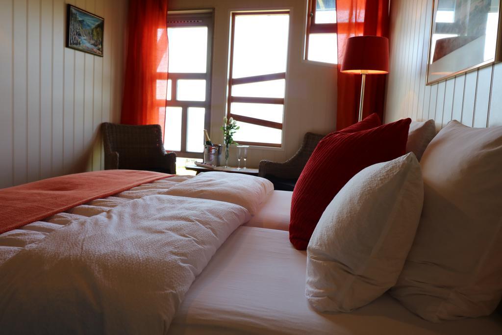 Brekkestranda Fjordhotel Brekke  ภายนอก รูปภาพ