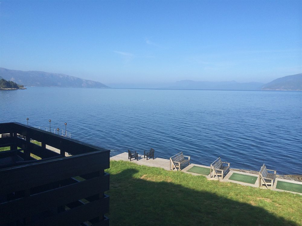 Brekkestranda Fjordhotel Brekke  ภายนอก รูปภาพ