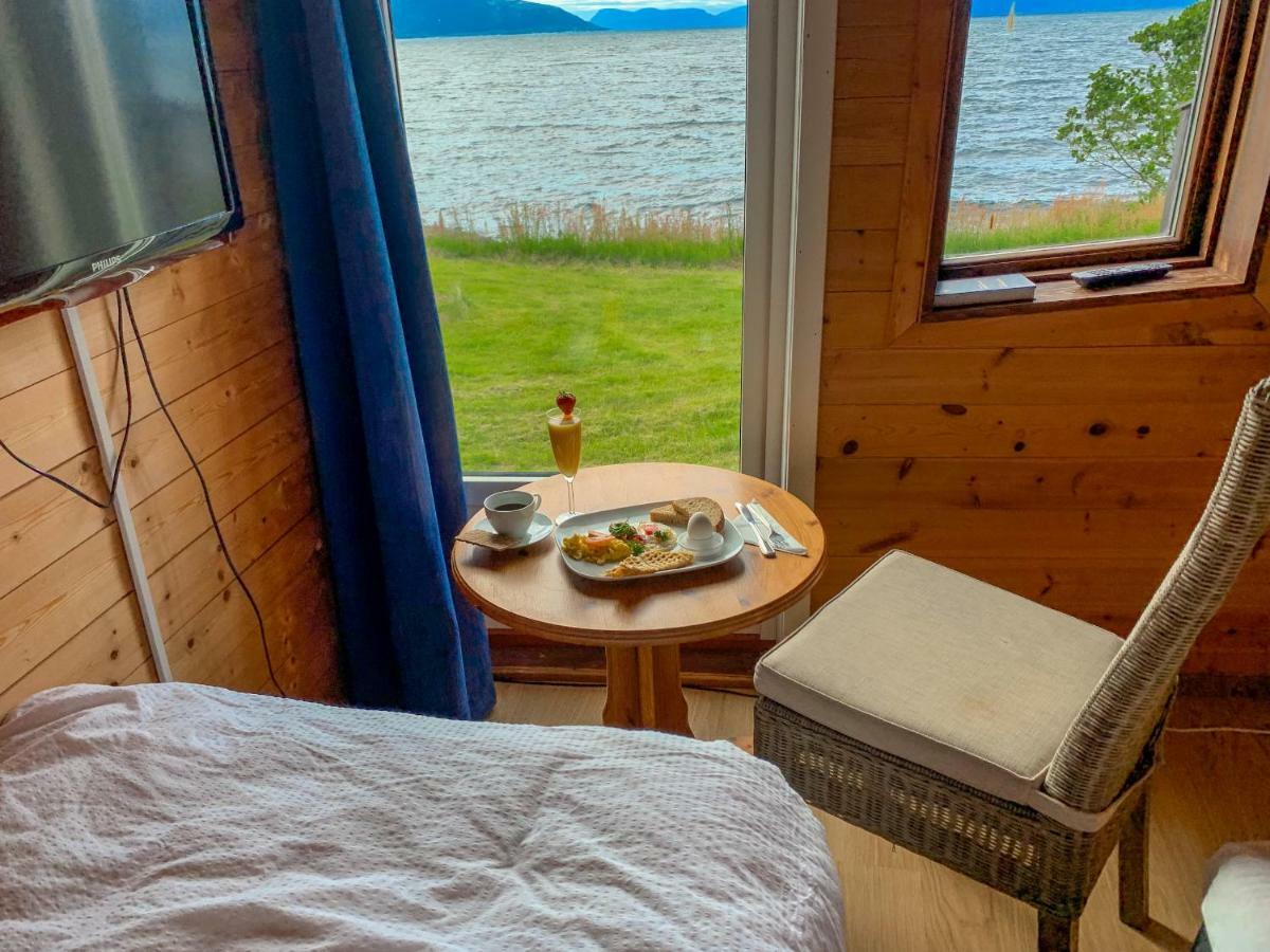 Brekkestranda Fjordhotel Brekke  ภายนอก รูปภาพ